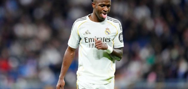 فينيسيوس جونيور يوضح موقفه من رحيل ألونسو ويتحدث عن مستقبله في ريال مدريد