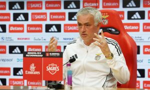 مورينيو يكسر صمته: سخرية لاذعة من شائعات العودة لتدريب ريال مدريد