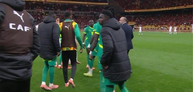 دراما نهائي كأس أمم إفريقيا: انسحاب السنغال وتدخل ماني بعد ركلة جزاء المغرب الجدلية