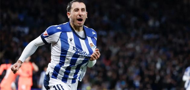 أويارزابال يسجل: ريال سوسييداد يتقدم على برشلونة في قمة الليجا الإسبانية